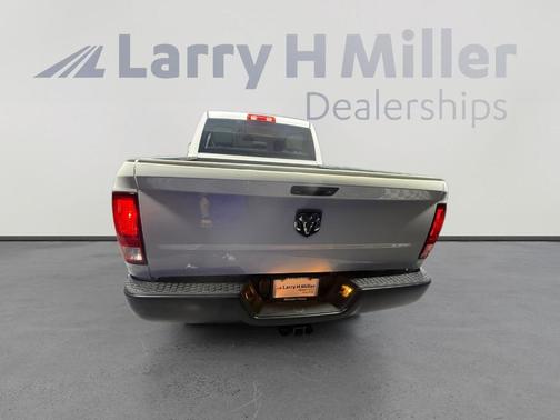 Bright White Clearcoat 2018 RAM 1500 ST