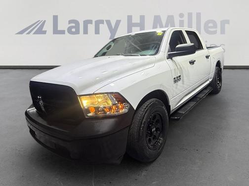Bright White Clearcoat 2018 RAM 1500 ST