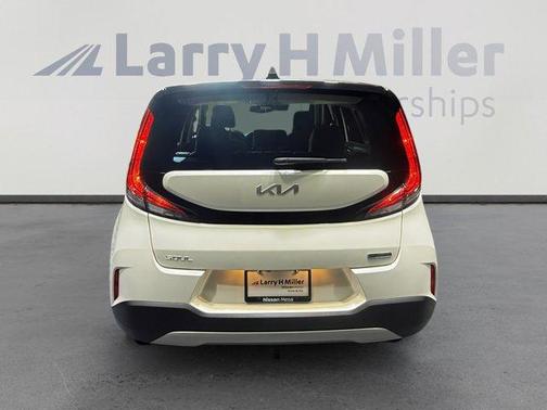 Snow White Pearl 2023 Kia Soul EX