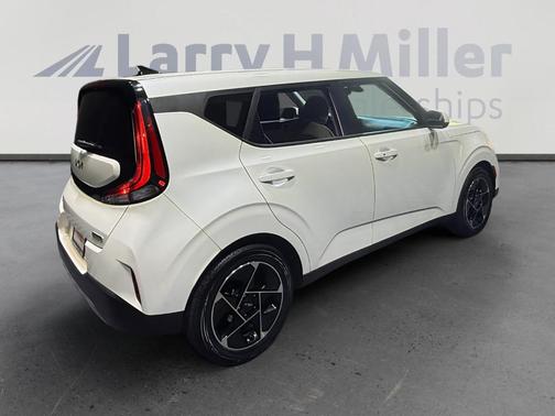 Snow White Pearl 2023 Kia Soul EX