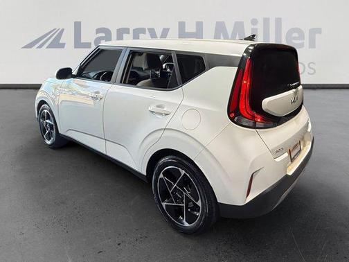 Snow White Pearl 2023 Kia Soul EX