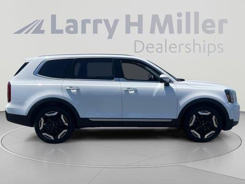 Glacial White Pearl 2023 Kia Telluride S