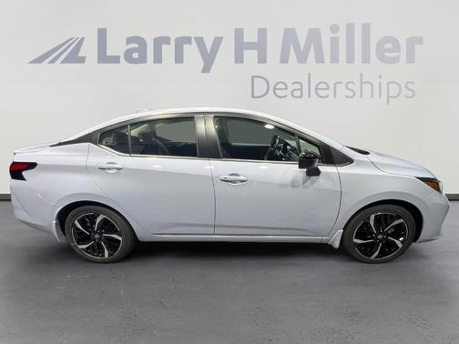 2025 Nissan Versa 1.6 SR