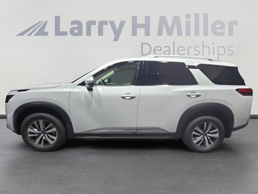 2025 Nissan Pathfinder SL