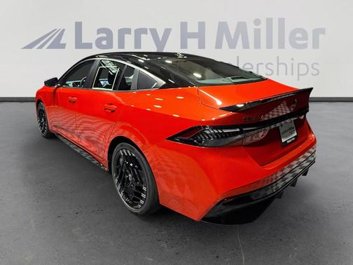 2t Emb Blk Roof 2026 Nissan Sentra SR