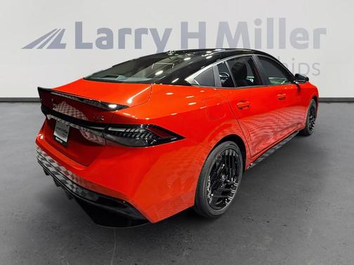 2t Emb Blk Roof 2026 Nissan Sentra SR