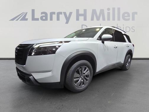 2025 Nissan Pathfinder SV