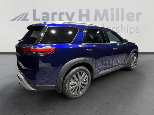 2022 Nissan Pathfinder SL