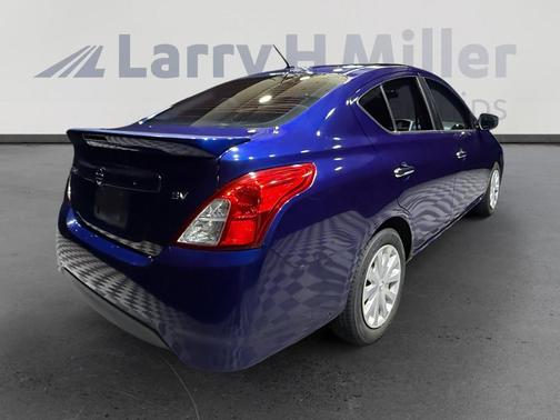 Deep Blue Pearl 2019 Nissan Versa 1.6 SV