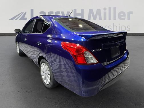 Deep Blue Pearl 2019 Nissan Versa 1.6 SV