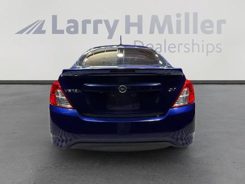 Deep Blue Pearl 2019 Nissan Versa 1.6 SV