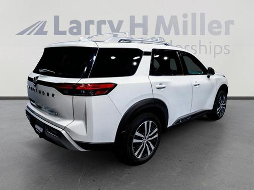2025 Nissan Pathfinder Platinum