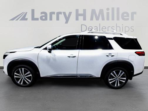 2025 Nissan Pathfinder Platinum