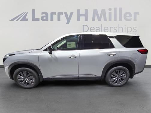 2025 Nissan Pathfinder S