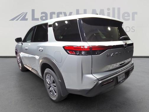2025 Nissan Pathfinder S