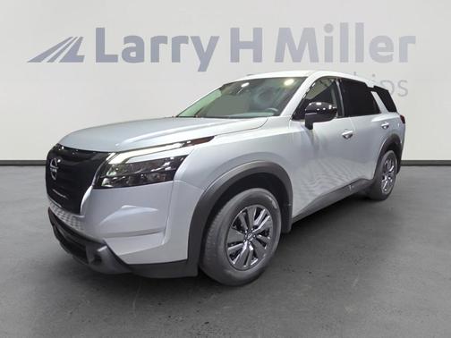 2025 Nissan Pathfinder S