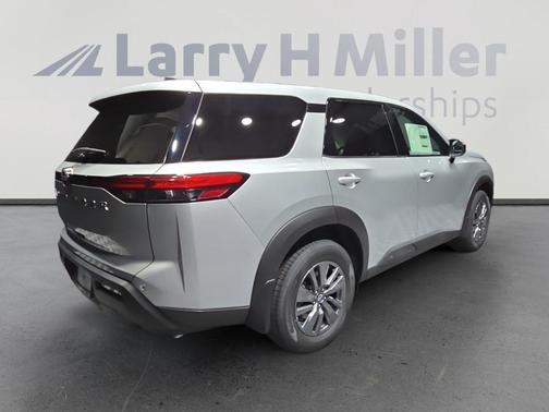 2025 Nissan Pathfinder S