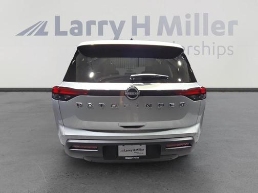 2025 Nissan Pathfinder S