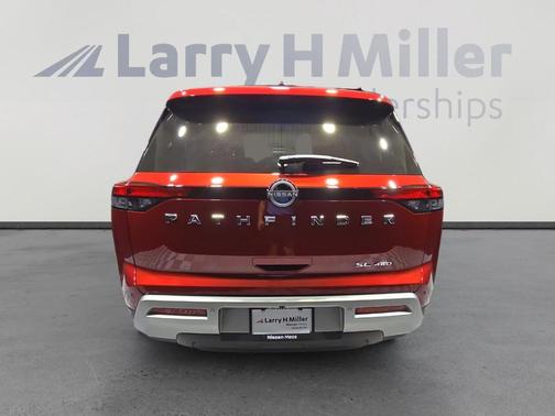 2025 Nissan Pathfinder SL
