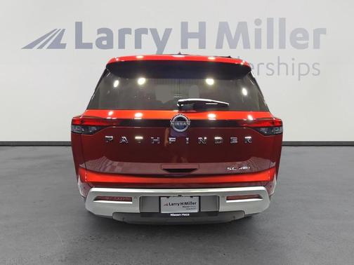 2025 Nissan Pathfinder SL