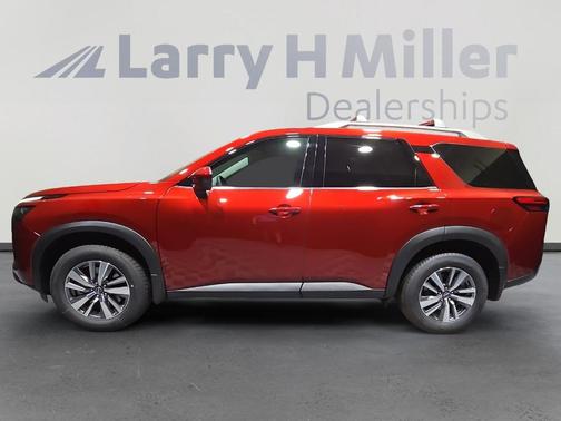 2025 Nissan Pathfinder SL
