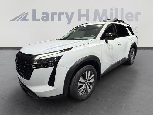 Everest White P 2026 Nissan Pathfinder SL