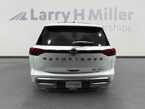 Everest White P 2026 Nissan Pathfinder SL