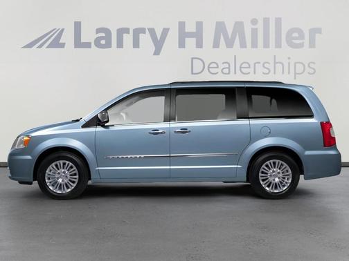2013 Chrysler Town & Country Touring
