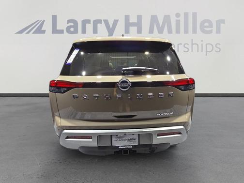 2025 Nissan Pathfinder Platinum