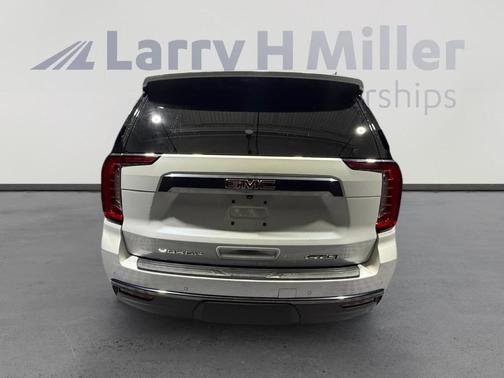 White Frost Tri-Coat 2021 GMC Yukon AT4