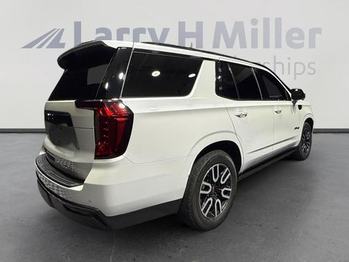 White Frost Tri-Coat 2021 GMC Yukon AT4