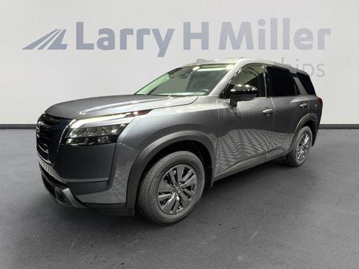 2025 Nissan Pathfinder S