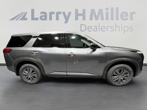 2025 Nissan Pathfinder S