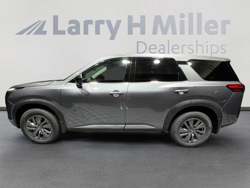 2025 Nissan Pathfinder S