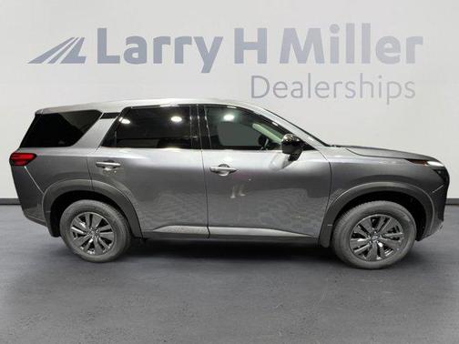 2025 Nissan Pathfinder S