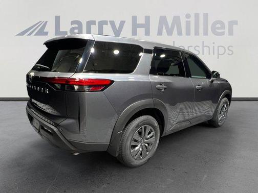 2025 Nissan Pathfinder S