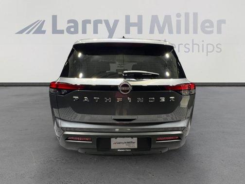 2025 Nissan Pathfinder S