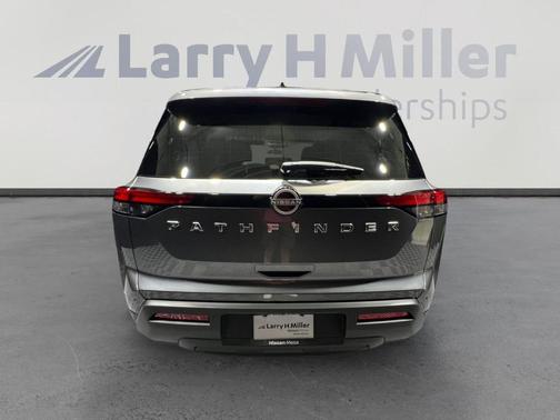 2025 Nissan Pathfinder S