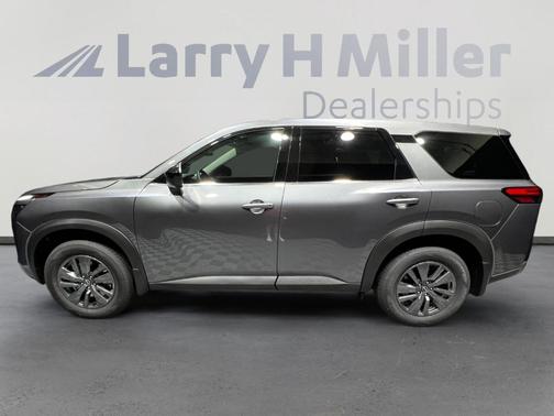 2025 Nissan Pathfinder S