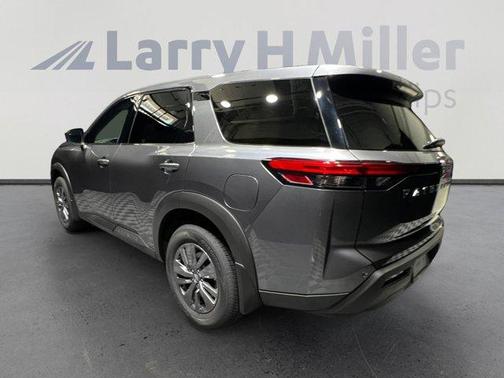 2025 Nissan Pathfinder S