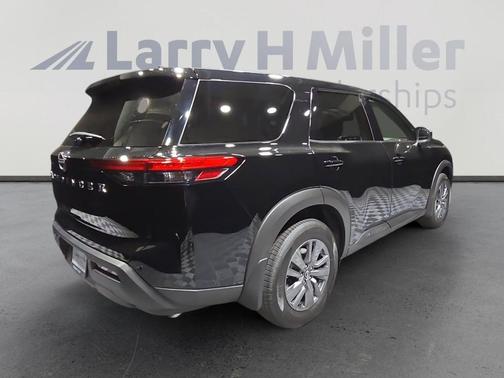 2025 Nissan Pathfinder S
