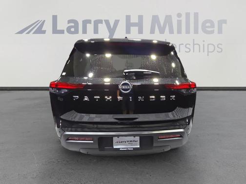 2025 Nissan Pathfinder S