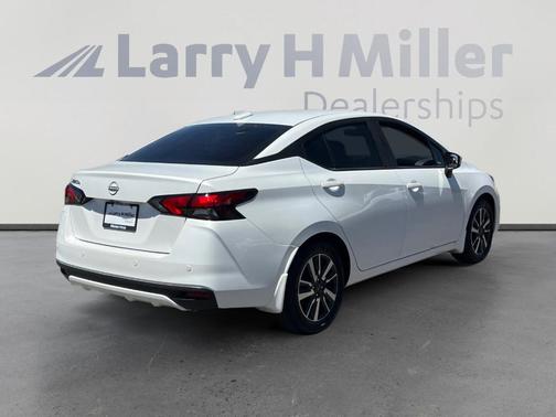 Aspen White 2025 Nissan Versa 1.6 SV