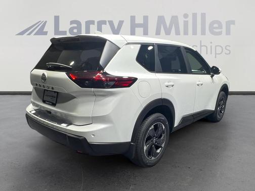 Everest White P 2026 Nissan Rogue SV