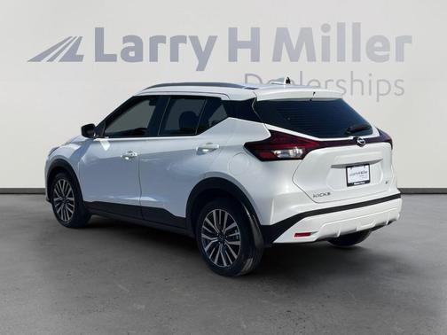 Aspen White 2024 Nissan Kicks SV