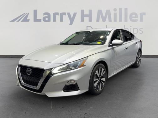 Brilliant Silver Metallic 2022 Nissan Altima 2.5 SV