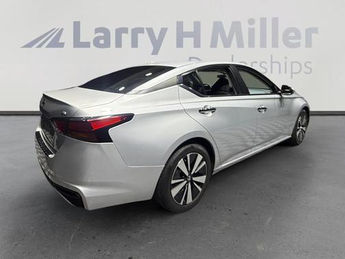 Brilliant Silver Metallic 2022 Nissan Altima 2.5 SV