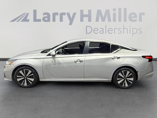 Brilliant Silver Metallic 2022 Nissan Altima 2.5 SV