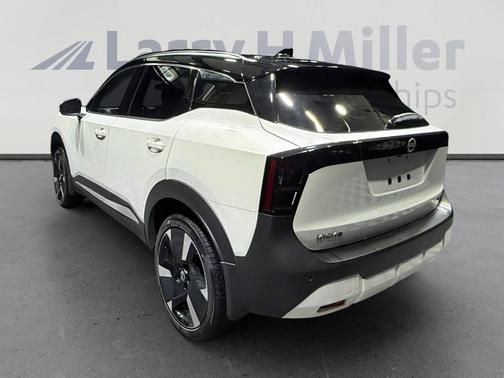 2t Wht Blk Roof 2025 Nissan Kicks SR
