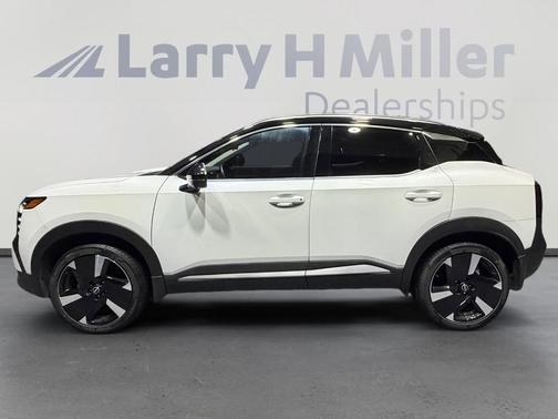 2t Wht Blk Roof 2025 Nissan Kicks SR